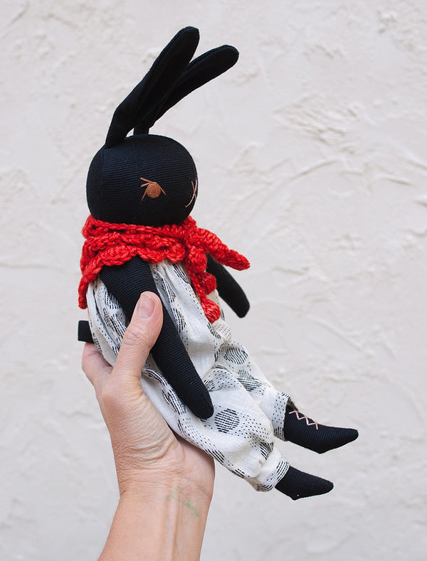 MP + PDC - Medium Black Rabbit: Otto