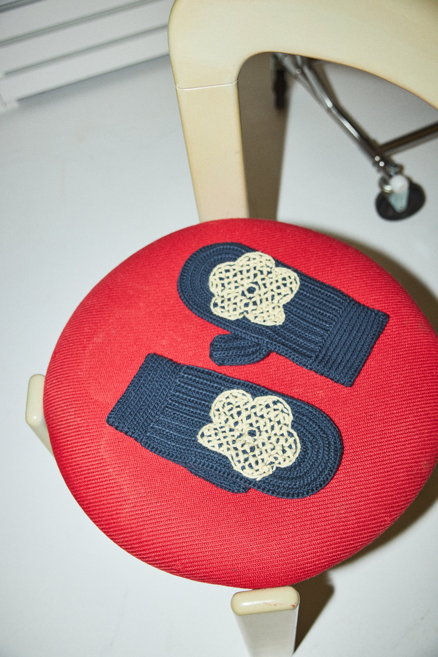 Blomma Crochet Mittens