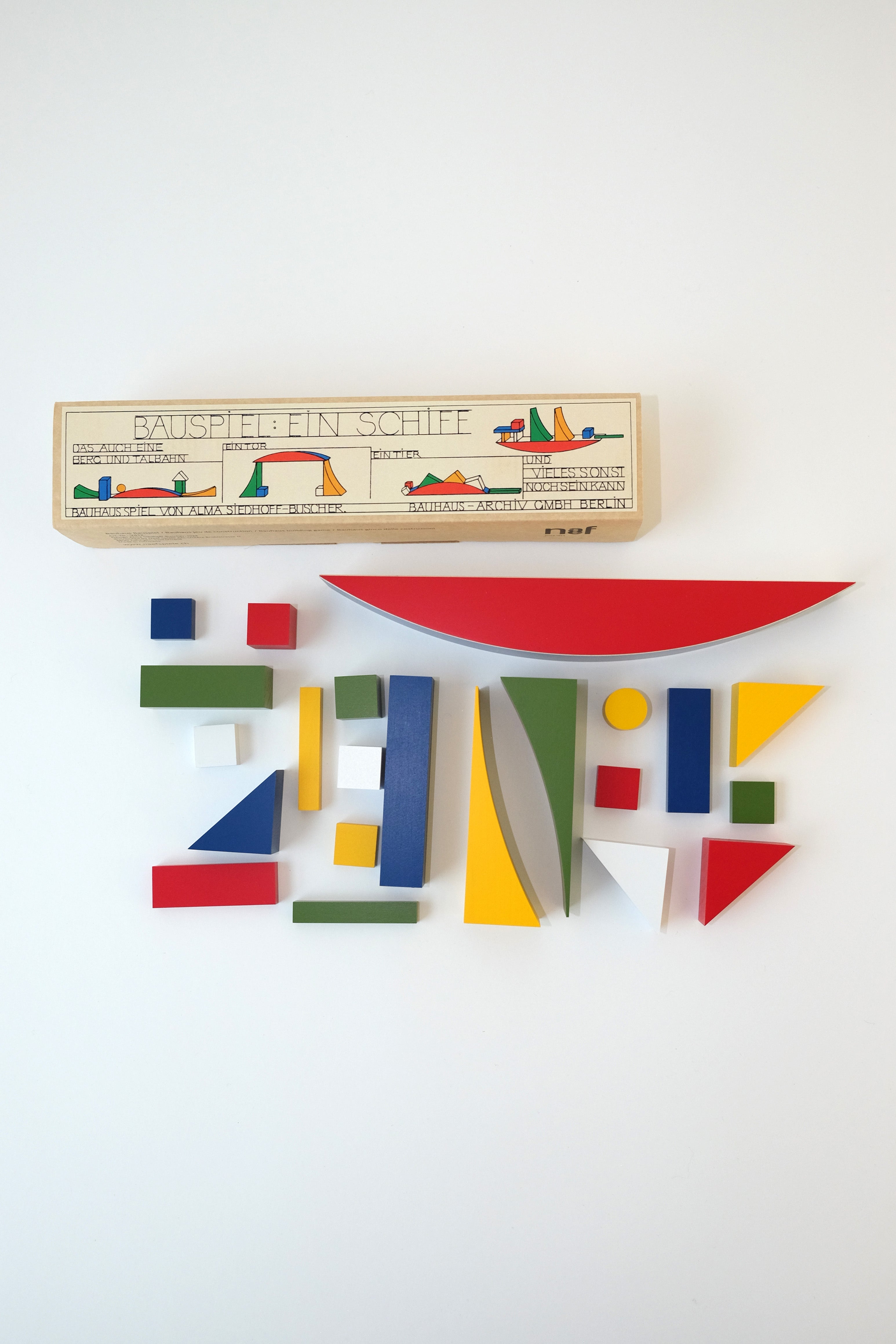 Bauhaus Construction Game – Misha & Puff
