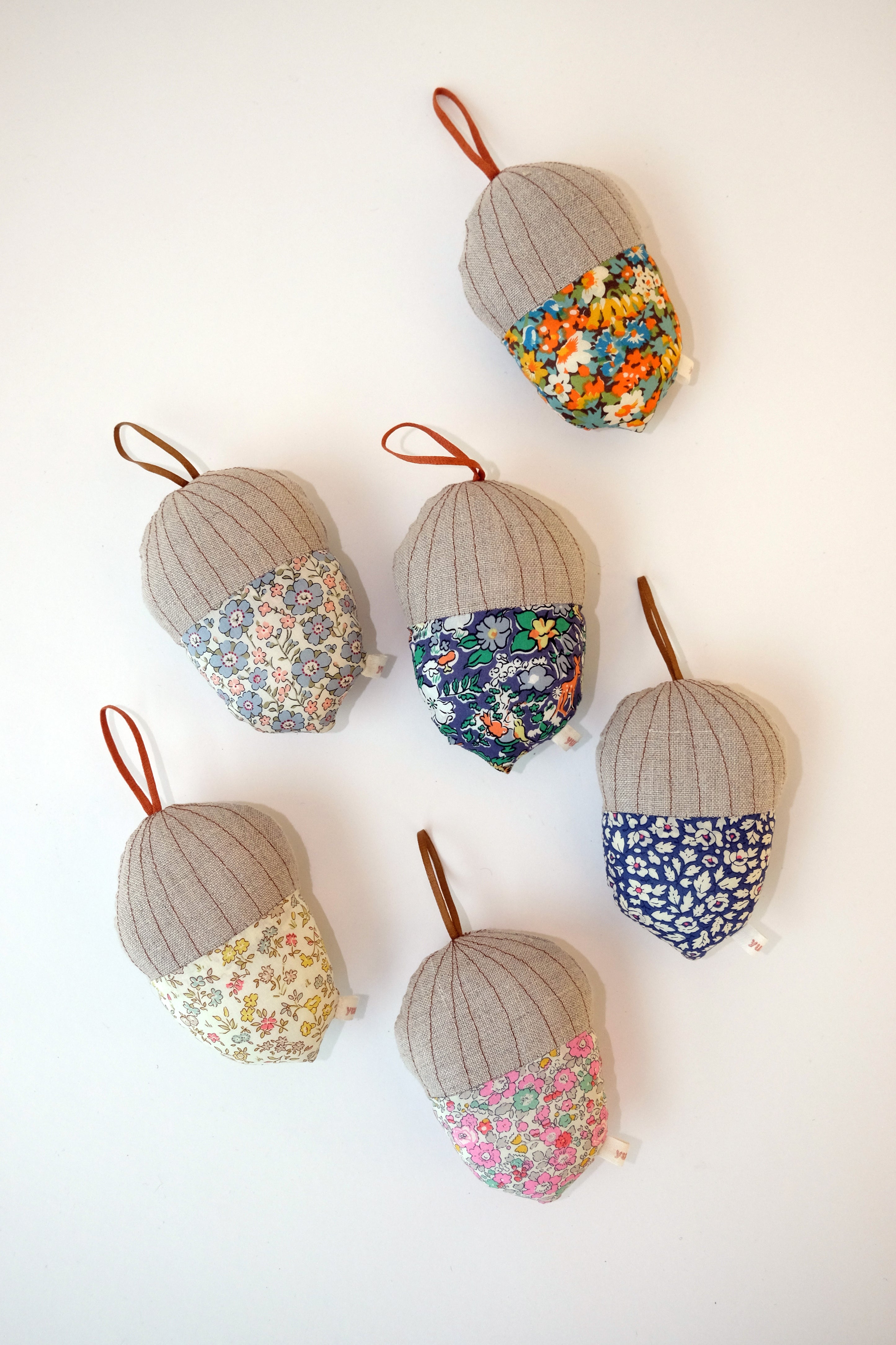 Acorn Rattle – Misha & Puff