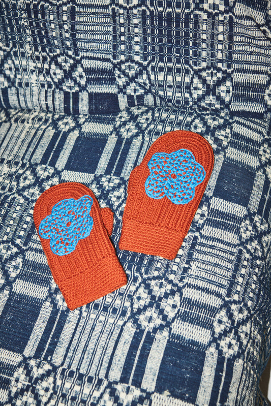 Blomma Crochet Mittens
