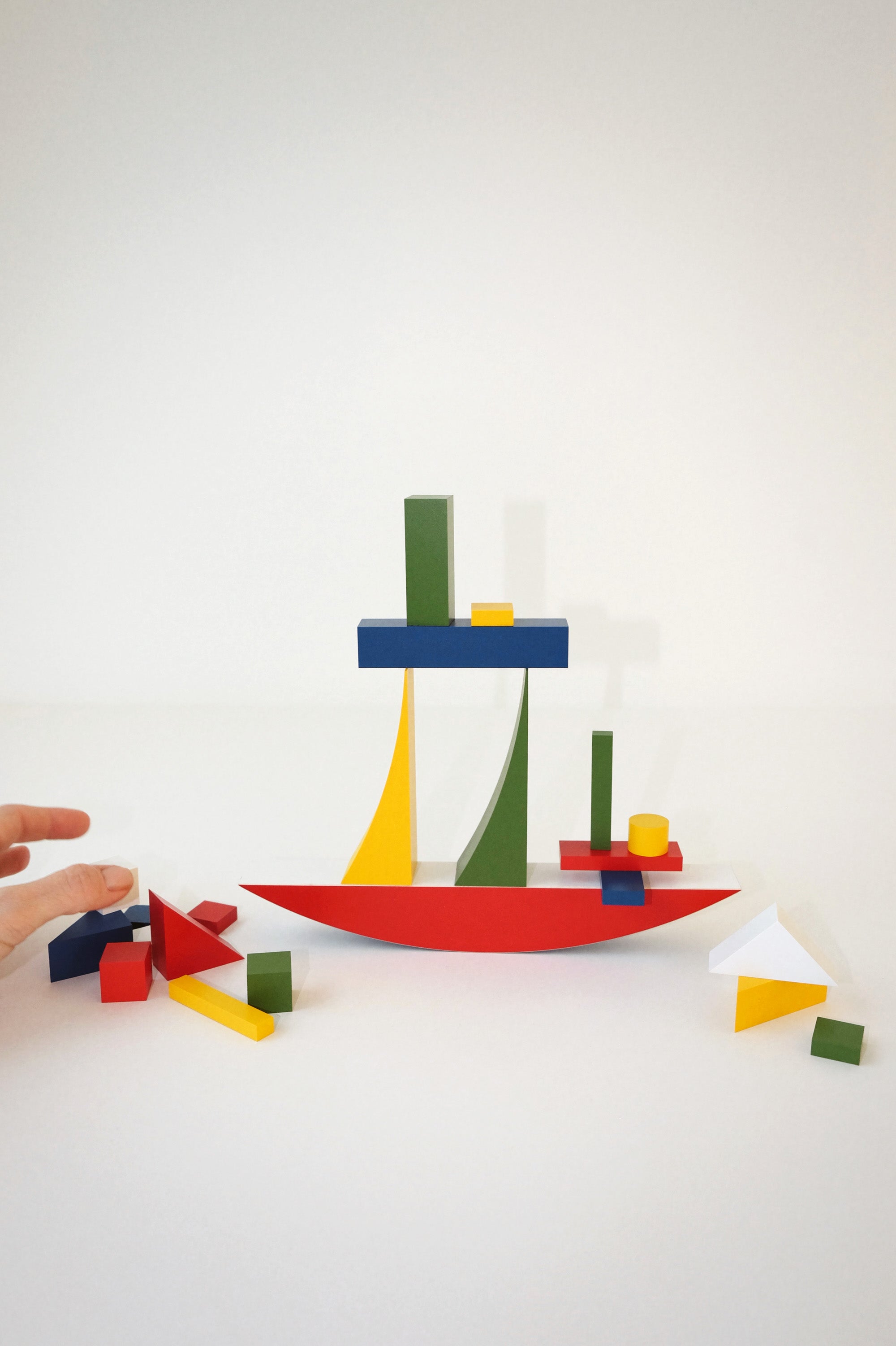 Bauhaus Construction Game – Misha & Puff