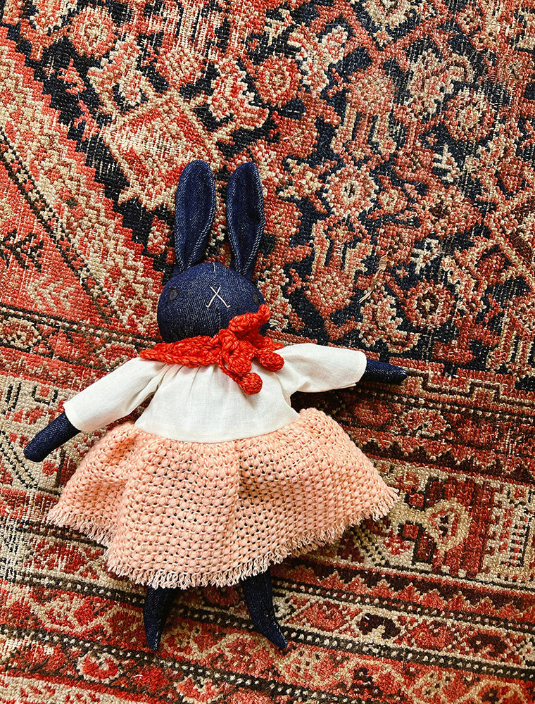 MP + PDC - Medium Navy Rabbit: Annie