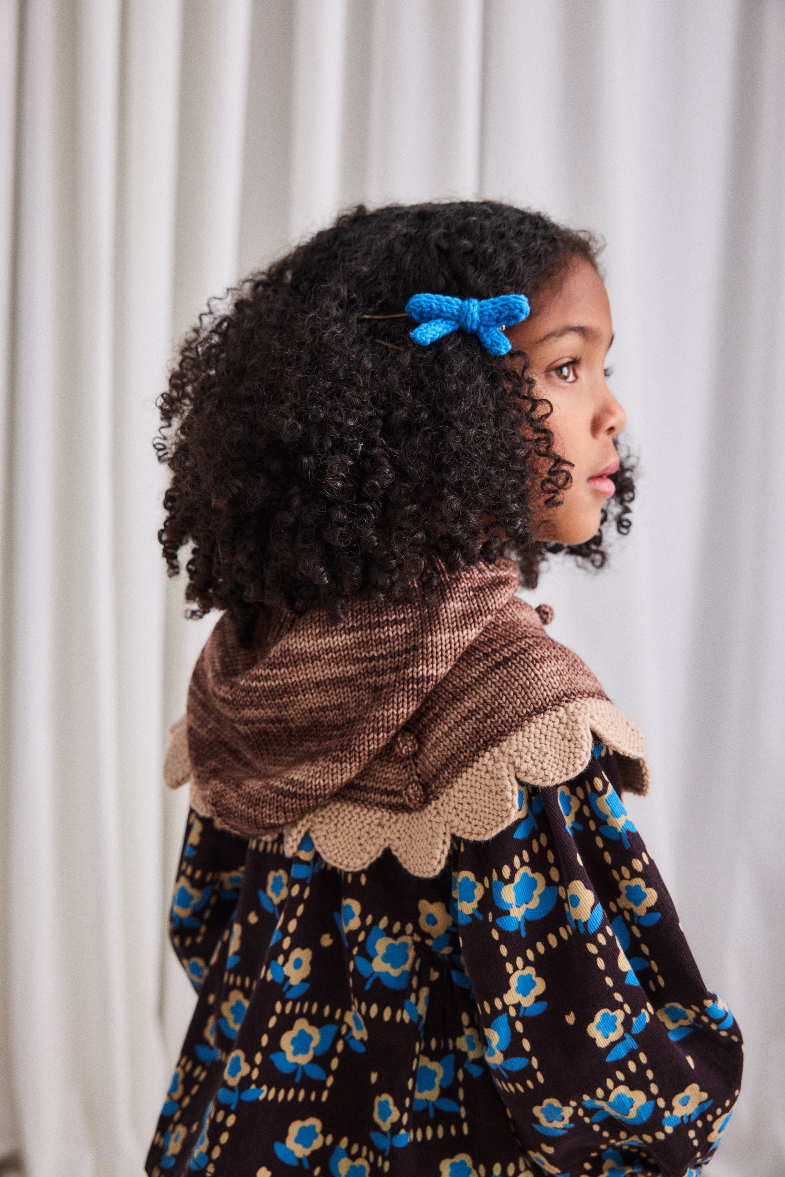Scallop Capelet – Misha & Puff