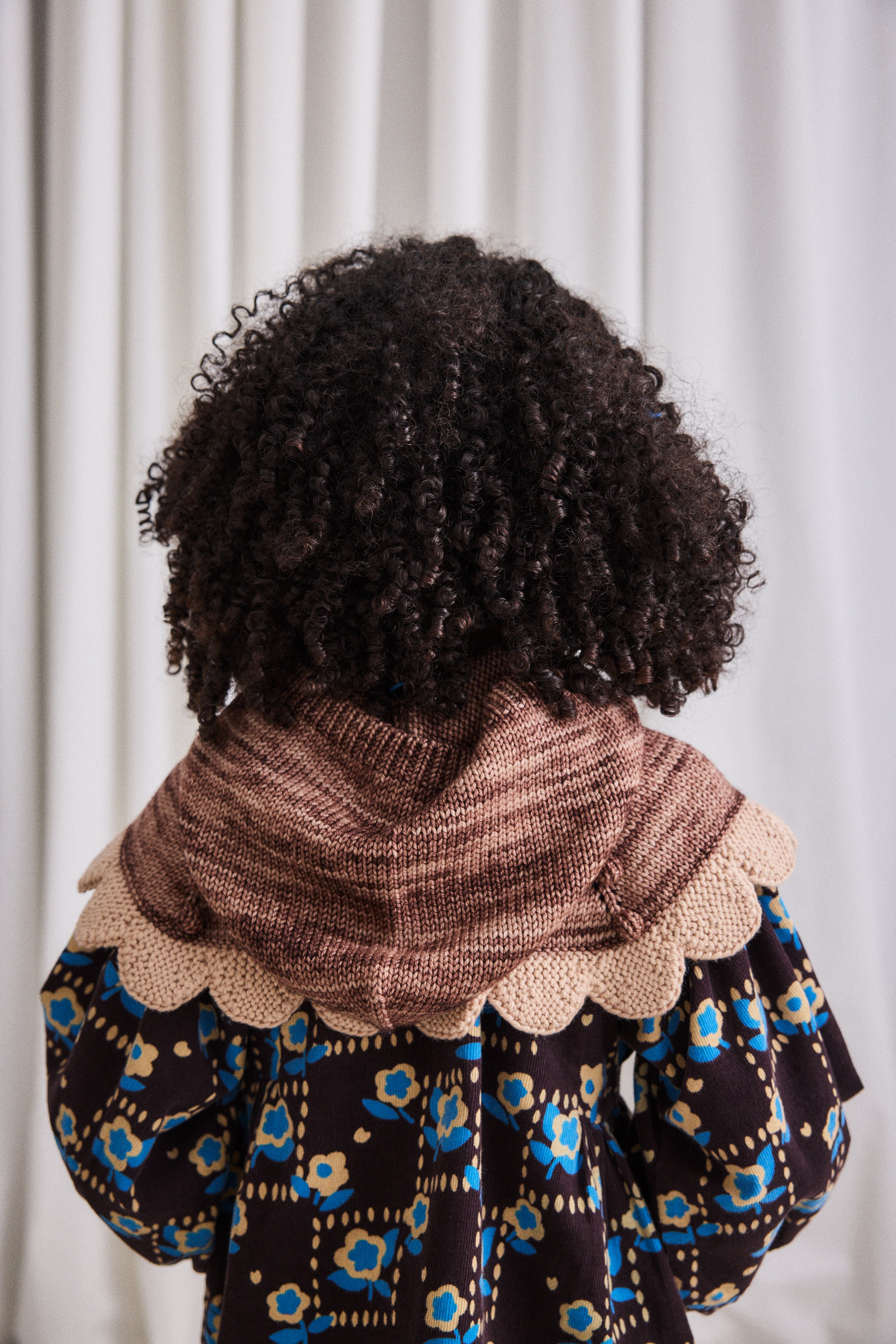 Scallop Capelet – Misha & Puff