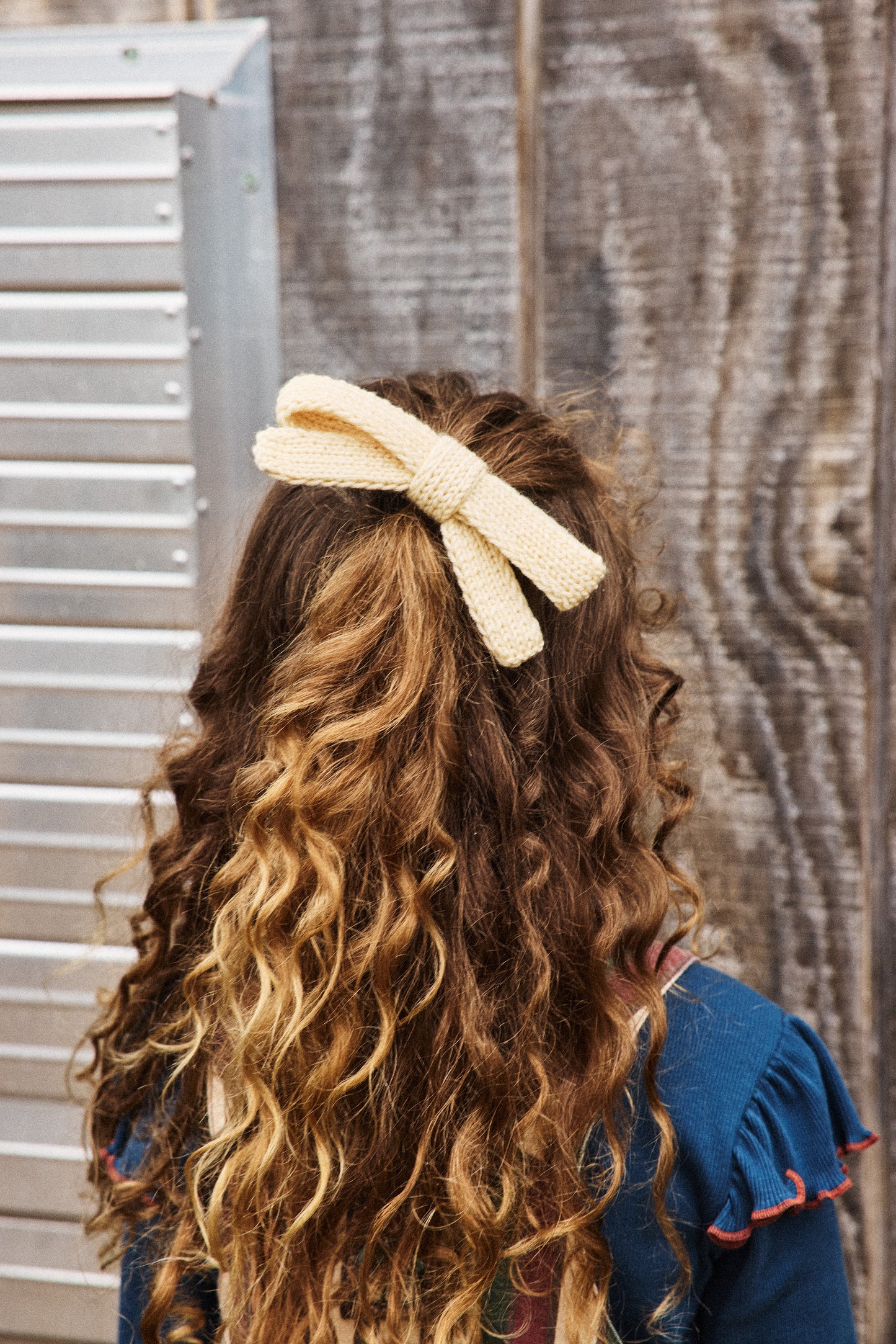 Jumbo Goldie Bow - Shortbread
