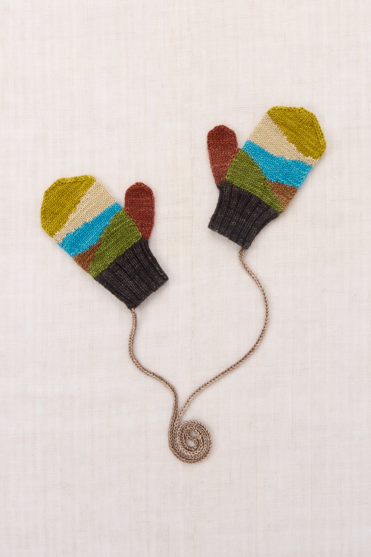 Landscape Mittens - Bark