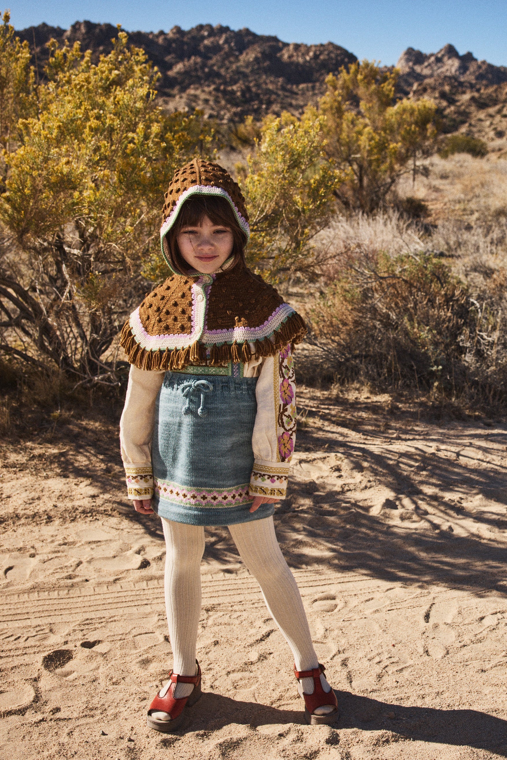 Cottage Popcorn Capelet – Misha & Puff
