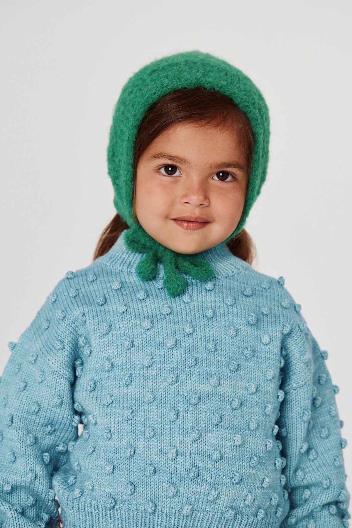 Boucle Garter Bonnet - Emerald+Model is 38 inches tall, 35lbs, wearing a size 2-4y