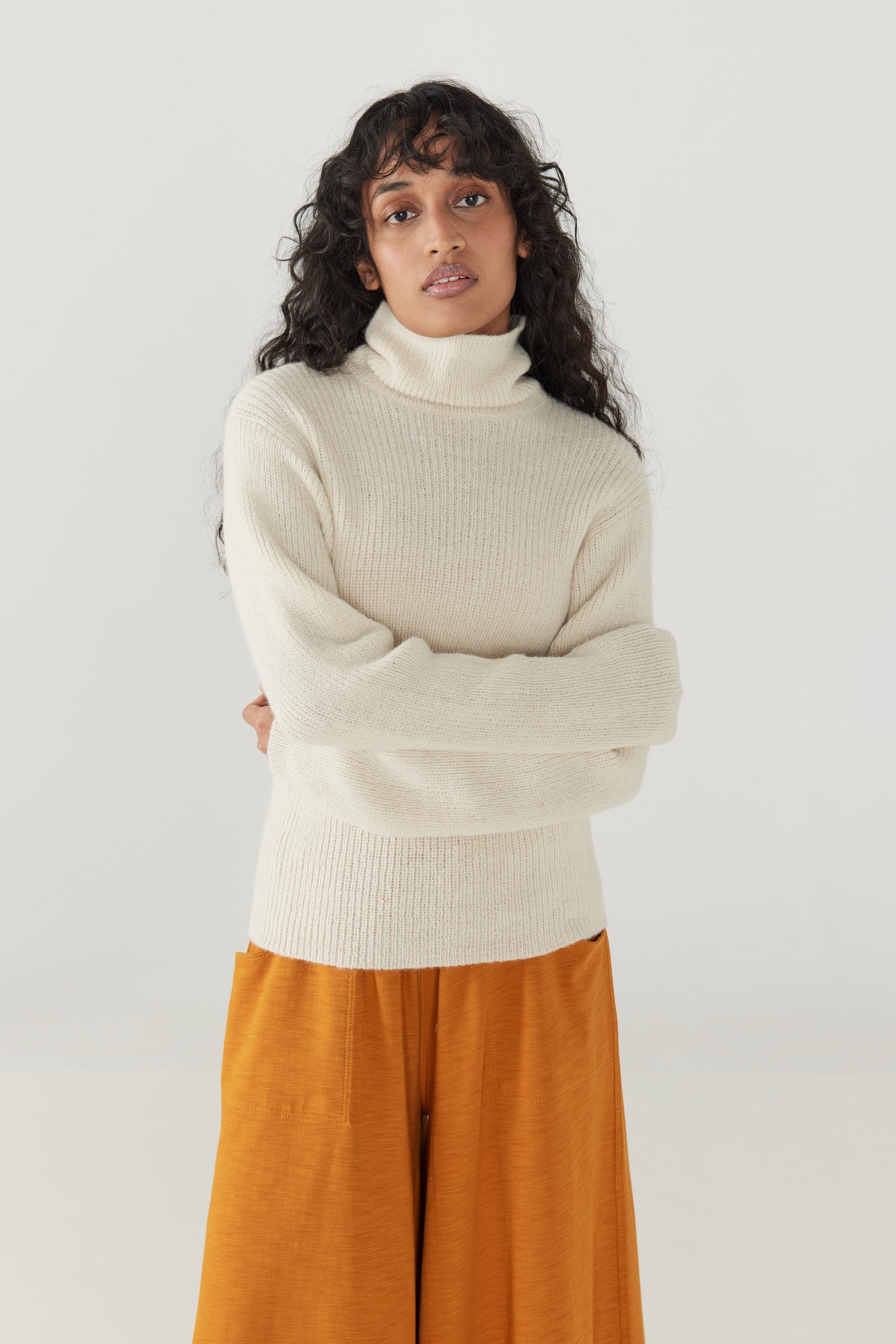 Adult Natural Alpaca Gallery Turtleneck - Pearl+Model is 5'9" | 31" Bust | 24" Waist | 34" Hips | size 2, wearing a size Medium