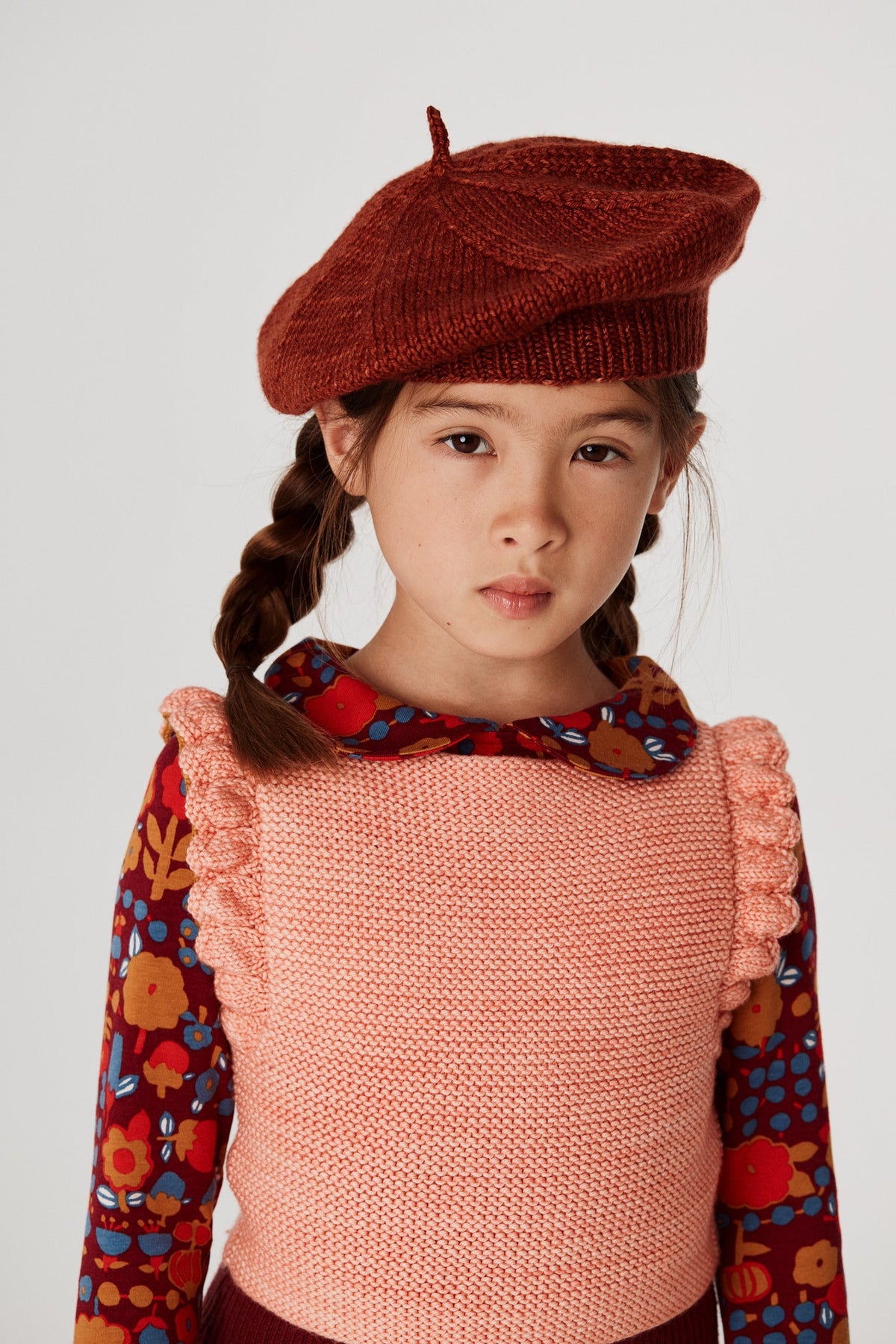 Simple Beret - Henna+Model is 48 inches tall, 47lbs, wearing a size 4-6y
